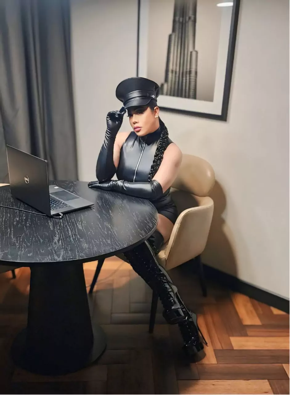 TS Mistress Regina - Image 2